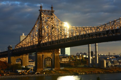 evening light on the queensborough bridge photo, carl zeiss 85mm f1.4 lens