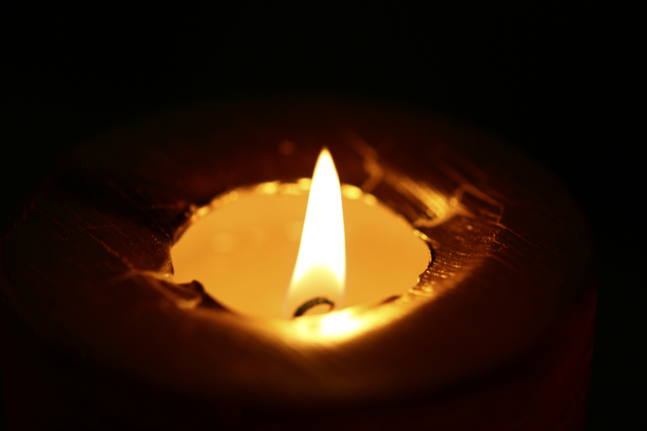 Zeiss 100mm f2 Makro Planar manual focus lens EF mount for canon