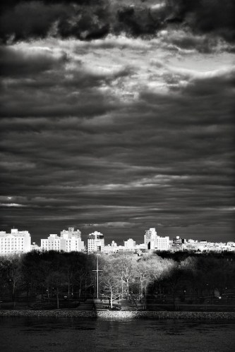 Zeiss 100mm f2 Makro Planar manual focus lens